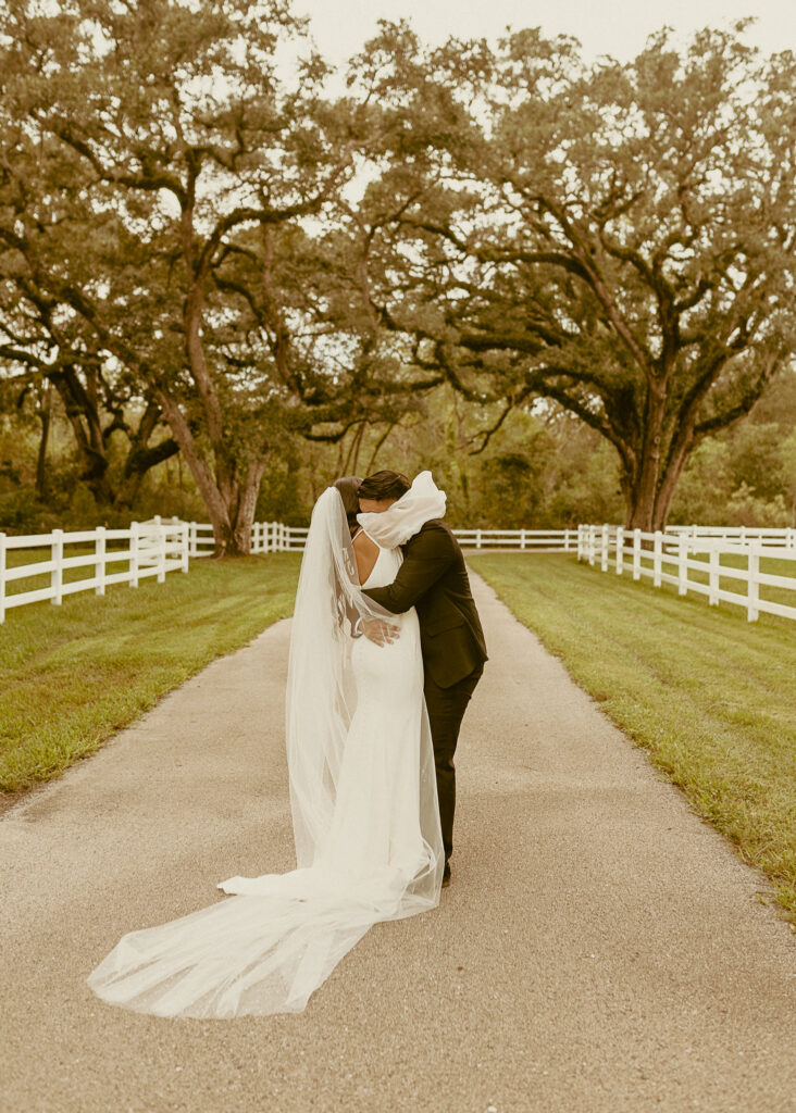 Wedding, Wedding Photographer, Texas, Bride, Groom, Couple, Portraits, Storytelling, Wedding Trends